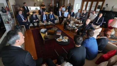 CHP Genel Başkanı Kemal Kılıçdaroğlu, Mersin’de CHP İl Başkanlığı’nı ziyaret