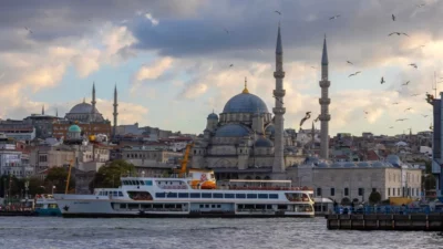 Meteoroloji'nin son tahminlerine göre Türkiye genelinde yağış beklenmezken, hava sıcaklıklarının