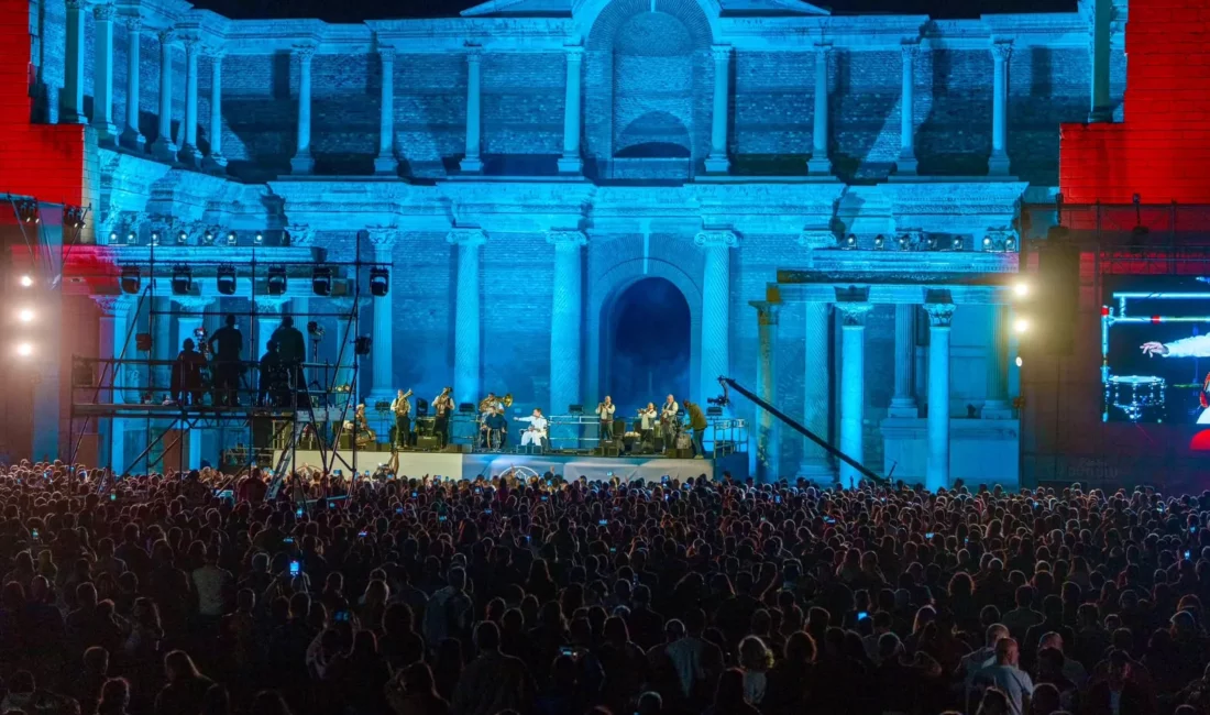 Manisa Büyükşehir Belediyesi tarafından Sardes Antik Kenti’nde düzenlenen konserde dünyaca
